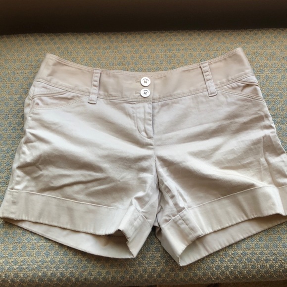 Cute khaki shorts - Picture 1 of 5
